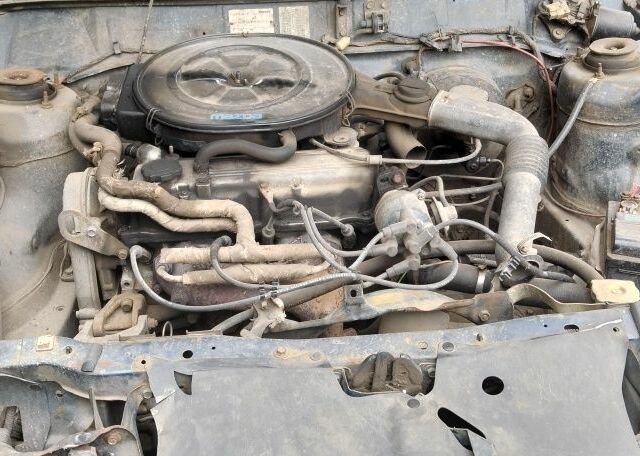 Синий Мазда 626, объемом двигателя 2 л и пробегом 450 тыс. км за 700 $, фото 3 на Automoto.ua