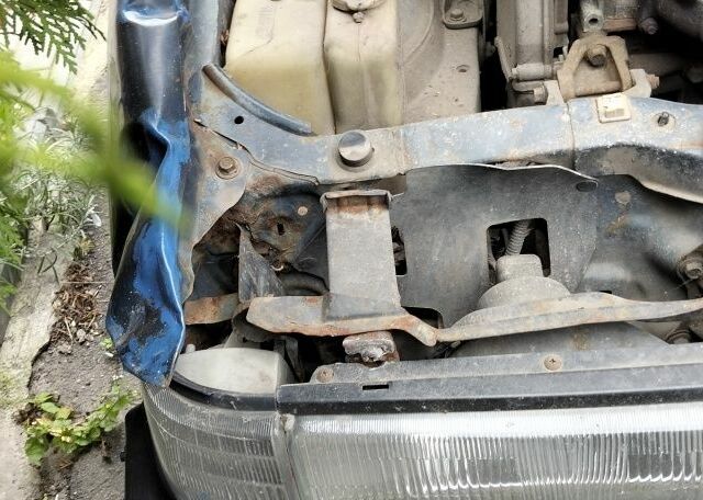 Синий Мазда 626, объемом двигателя 2 л и пробегом 450 тыс. км за 700 $, фото 4 на Automoto.ua