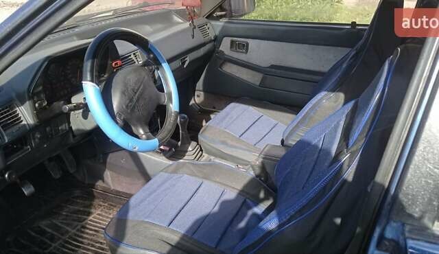 Синий Мазда 626, объемом двигателя 2 л и пробегом 370 тыс. км за 950 $, фото 4 на Automoto.ua