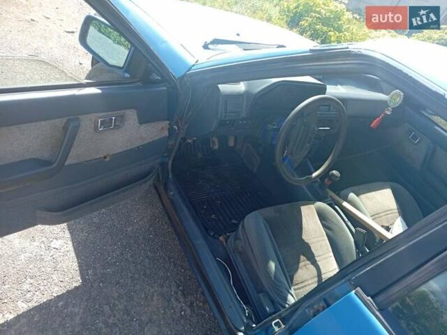 Синій Мазда 626, об'ємом двигуна 1.6 л та пробігом 65 тис. км за 600 $, фото 5 на Automoto.ua