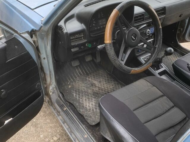 Синий Мазда 626, объемом двигателя 1.6 л и пробегом 250 тыс. км за 750 $, фото 1 на Automoto.ua