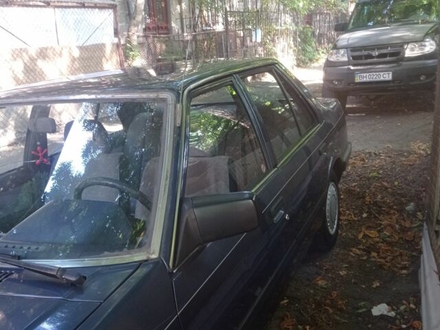 Синій Мазда 626, об'ємом двигуна 1.6 л та пробігом 157 тис. км за 1500 $, фото 1 на Automoto.ua