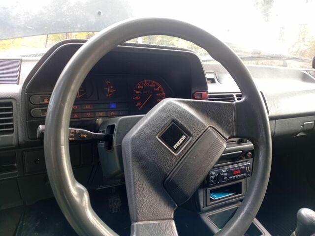 Синий Мазда 626, объемом двигателя 2 л и пробегом 387 тыс. км за 1500 $, фото 9 на Automoto.ua