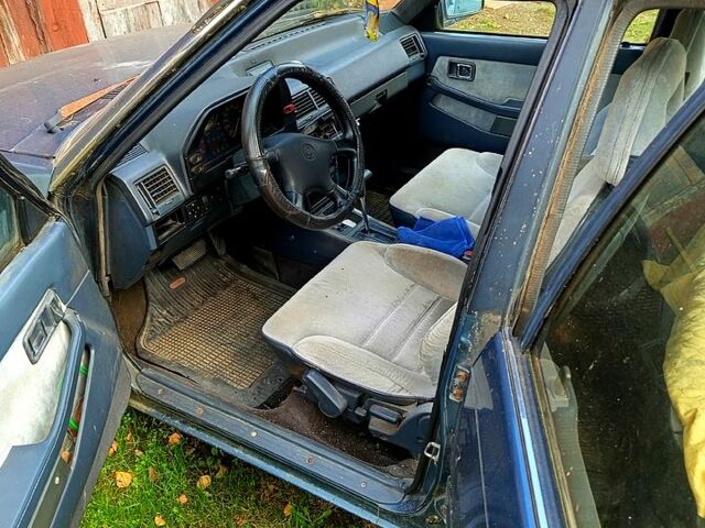 Синий Мазда 626, объемом двигателя 1.6 л и пробегом 380 тыс. км за 300 $, фото 3 на Automoto.ua