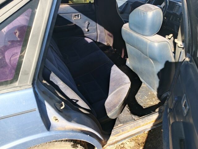 Синий Мазда 626, объемом двигателя 1.6 л и пробегом 100 тыс. км за 200 $, фото 5 на Automoto.ua