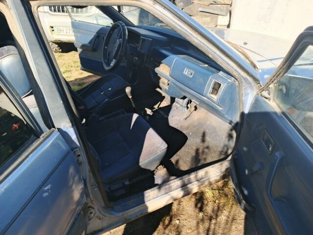 Синий Мазда 626, объемом двигателя 1.6 л и пробегом 100 тыс. км за 200 $, фото 6 на Automoto.ua