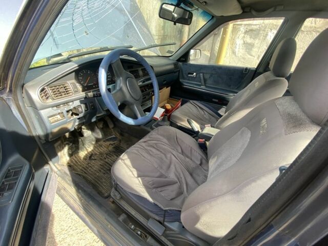 Синий Мазда 626, объемом двигателя 1.8 л и пробегом 150 тыс. км за 650 $, фото 3 на Automoto.ua