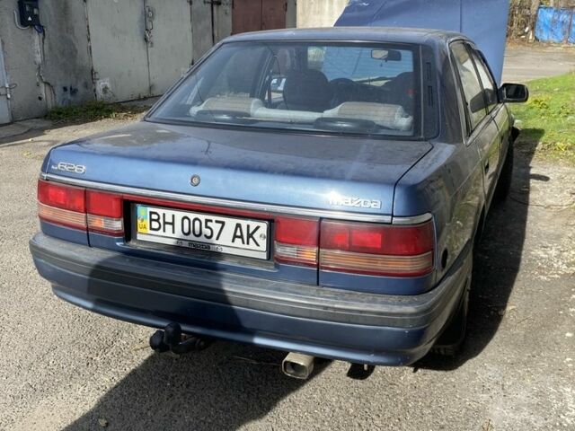Синий Мазда 626, объемом двигателя 1.8 л и пробегом 150 тыс. км за 650 $, фото 2 на Automoto.ua