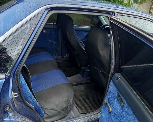 Синий Мазда 626, объемом двигателя 1.8 л и пробегом 300 тыс. км за 700 $, фото 4 на Automoto.ua