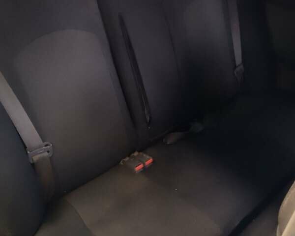 Синий Мазда 626, объемом двигателя 1.79 л и пробегом 200 тыс. км за 900 $, фото 2 на Automoto.ua