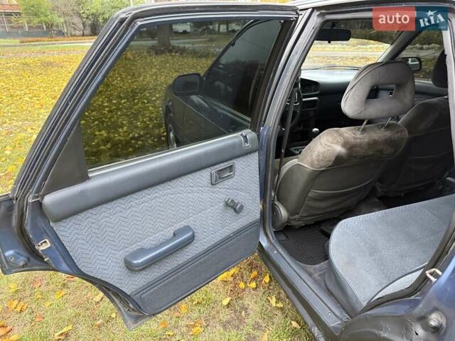 Синій Мазда 626, об'ємом двигуна 1.8 л та пробігом 90 тис. км за 850 $, фото 5 на Automoto.ua