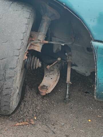 Синий Мазда 626, объемом двигателя 2 л и пробегом 442 тыс. км за 600 $, фото 5 на Automoto.ua