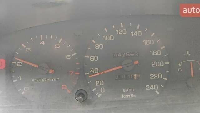 Синий Мазда 626, объемом двигателя 2 л и пробегом 442 тыс. км за 600 $, фото 4 на Automoto.ua