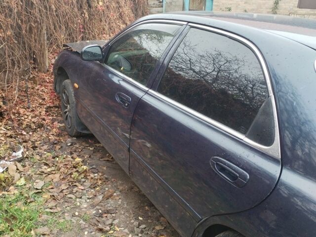 Синий Мазда 626, объемом двигателя 2 л и пробегом 400 тыс. км за 952 $, фото 4 на Automoto.ua