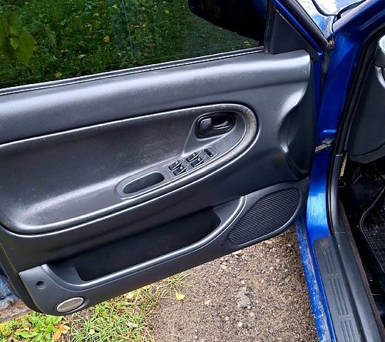 Синий Мазда 626, объемом двигателя 1.8 л и пробегом 461 тыс. км за 1700 $, фото 5 на Automoto.ua