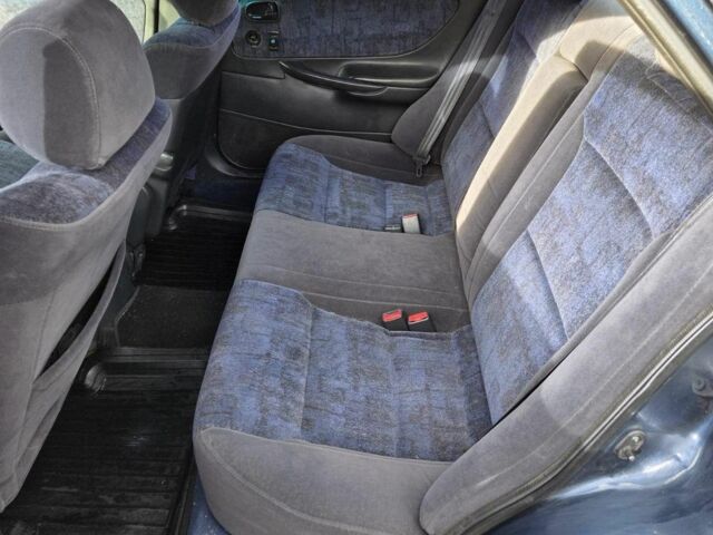 Синий Мазда 626, объемом двигателя 2 л и пробегом 300 тыс. км за 2300 $, фото 5 на Automoto.ua