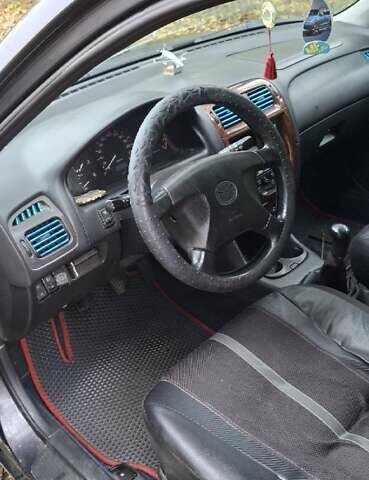 Синий Мазда 626, объемом двигателя 1.84 л и пробегом 300 тыс. км за 2700 $, фото 5 на Automoto.ua