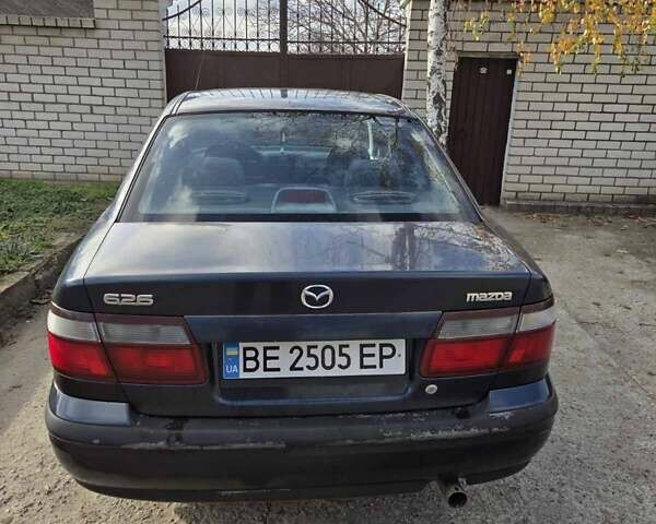 Синий Мазда 626, объемом двигателя 2 л и пробегом 305 тыс. км за 2300 $, фото 1 на Automoto.ua