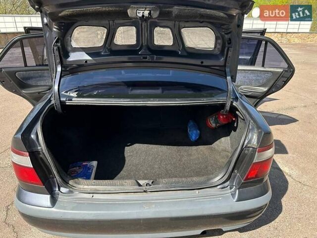 Синий Мазда 626, объемом двигателя 2 л и пробегом 260 тыс. км за 3000 $, фото 10 на Automoto.ua