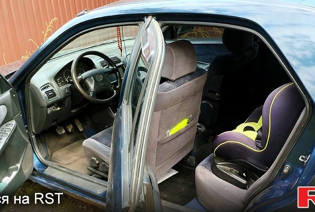 Синій Мазда 626, об'ємом двигуна 2 л та пробігом 382 тис. км за 3300 $, фото 4 на Automoto.ua