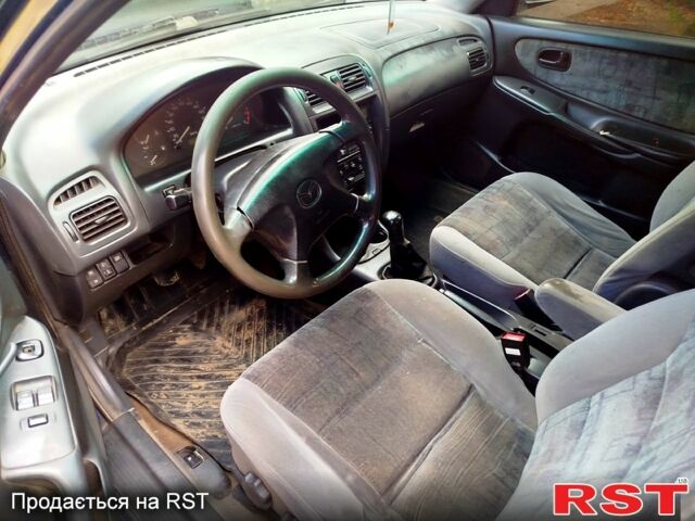 Синий Мазда 626, объемом двигателя 1.8 л и пробегом 88 тыс. км за 1750 $, фото 6 на Automoto.ua