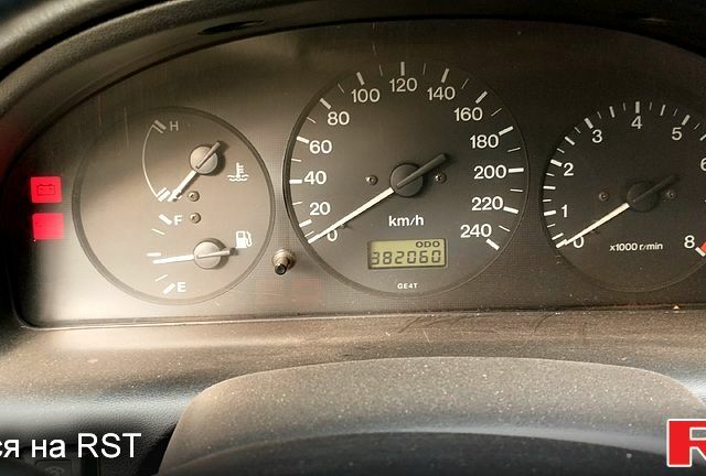 Синій Мазда 626, об'ємом двигуна 2 л та пробігом 382 тис. км за 3300 $, фото 1 на Automoto.ua