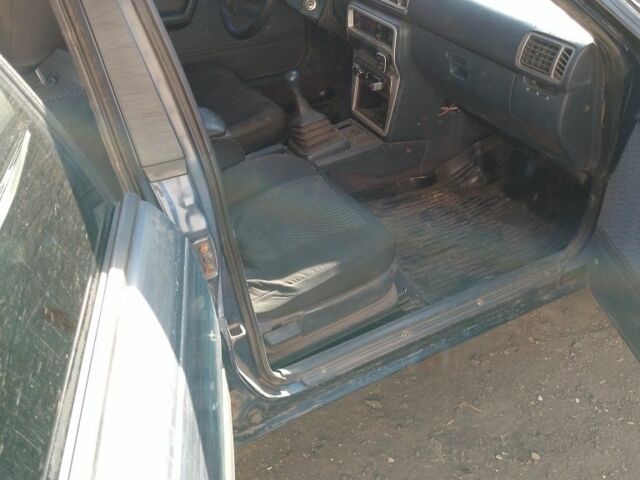 Синий Мазда 626, объемом двигателя 2 л и пробегом 800 тыс. км за 1100 $, фото 3 на Automoto.ua