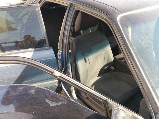 Синий Мазда 626, объемом двигателя 2 л и пробегом 800 тыс. км за 1100 $, фото 5 на Automoto.ua