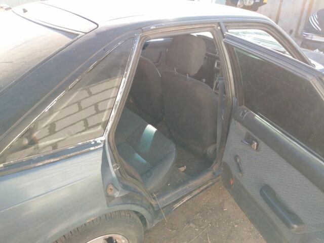 Синий Мазда 626, объемом двигателя 2 л и пробегом 800 тыс. км за 1100 $, фото 4 на Automoto.ua