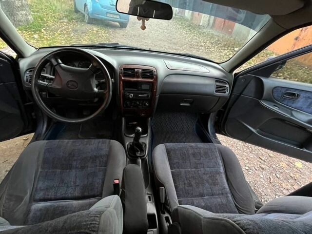 Синій Мазда 626, об'ємом двигуна 1.8 л та пробігом 320 тис. км за 3200 $, фото 7 на Automoto.ua