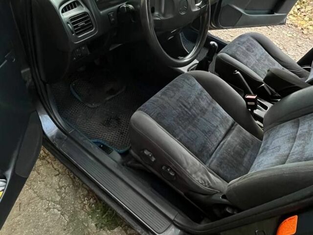 Синій Мазда 626, об'ємом двигуна 1.8 л та пробігом 320 тис. км за 3200 $, фото 10 на Automoto.ua