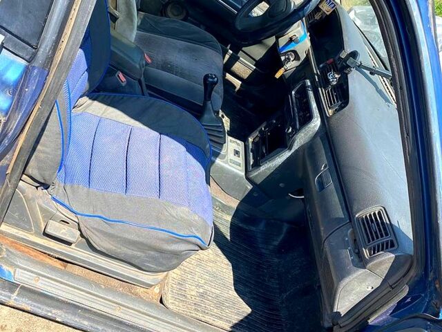 Синий Мазда 626, объемом двигателя 2 л и пробегом 98 тыс. км за 700 $, фото 3 на Automoto.ua