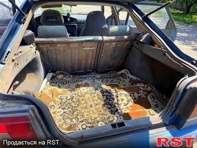 Синий Мазда 626, объемом двигателя 2 л и пробегом 98 тыс. км за 700 $, фото 7 на Automoto.ua