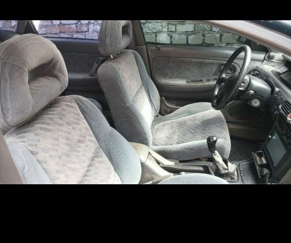 Зеленый Мазда 626, объемом двигателя 2.5 л и пробегом 111 тыс. км за 1200 $, фото 3 на Automoto.ua