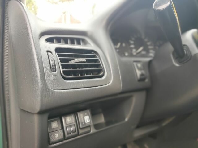 Зеленый Мазда 626, объемом двигателя 2 л и пробегом 228 тыс. км за 2250 $, фото 5 на Automoto.ua