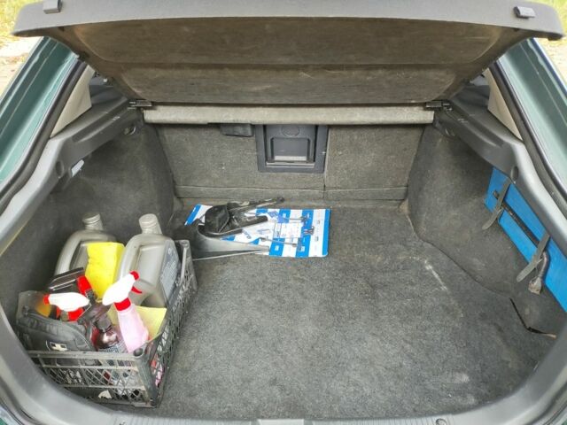 Зеленый Мазда 626, объемом двигателя 2 л и пробегом 228 тыс. км за 2250 $, фото 7 на Automoto.ua