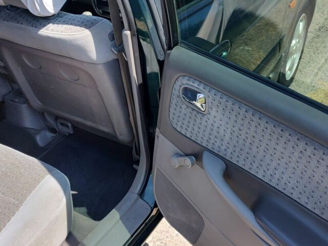 Зеленый Мазда 626, объемом двигателя 2 л и пробегом 330 тыс. км за 2600 $, фото 7 на Automoto.ua