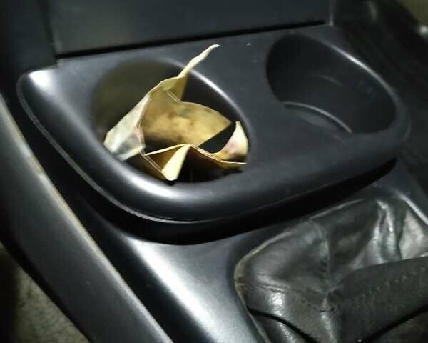 Зеленый Мазда 626, объемом двигателя 2 л и пробегом 345 тыс. км за 800 $, фото 7 на Automoto.ua