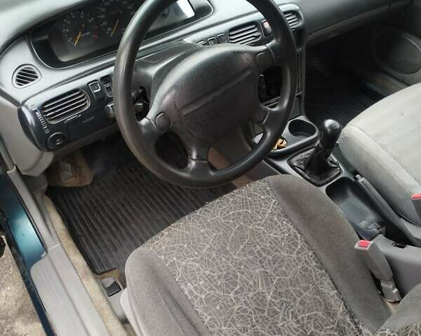 Зеленый Мазда 626, объемом двигателя 2 л и пробегом 345 тыс. км за 800 $, фото 1 на Automoto.ua