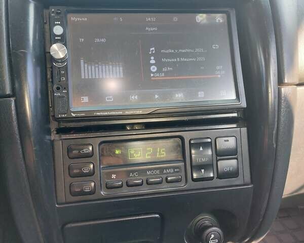 Зеленый Мазда 626, объемом двигателя 2 л и пробегом 378 тыс. км за 2600 $, фото 12 на Automoto.ua