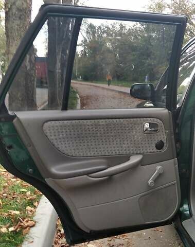 Зеленый Мазда 626, объемом двигателя 1.8 л и пробегом 435 тыс. км за 3500 $, фото 11 на Automoto.ua