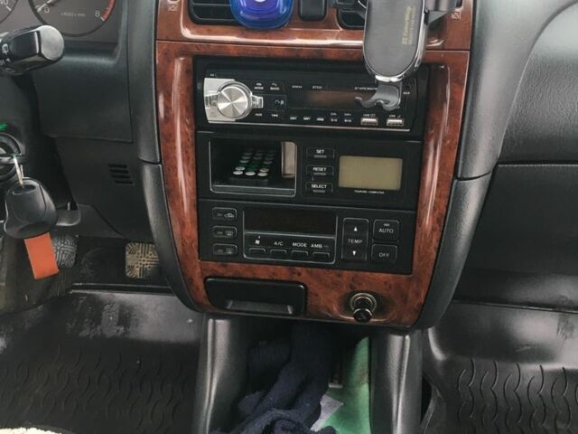 Зеленый Мазда 626, объемом двигателя 2 л и пробегом 320 тыс. км за 2700 $, фото 5 на Automoto.ua