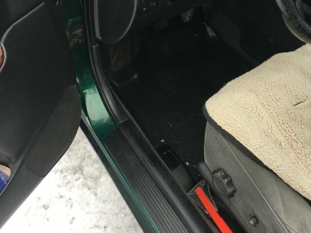 Зеленый Мазда 626, объемом двигателя 2 л и пробегом 320 тыс. км за 2700 $, фото 15 на Automoto.ua