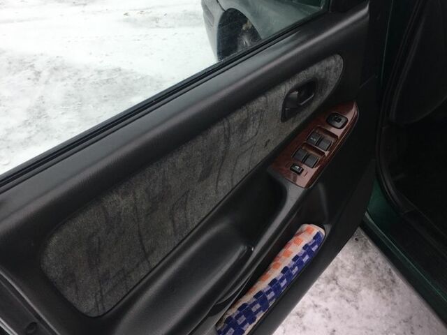 Зеленый Мазда 626, объемом двигателя 2 л и пробегом 320 тыс. км за 2700 $, фото 4 на Automoto.ua