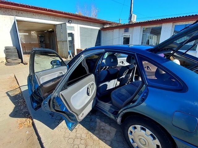 Зеленый Мазда 626, объемом двигателя 2 л и пробегом 250 тыс. км за 2300 $, фото 6 на Automoto.ua