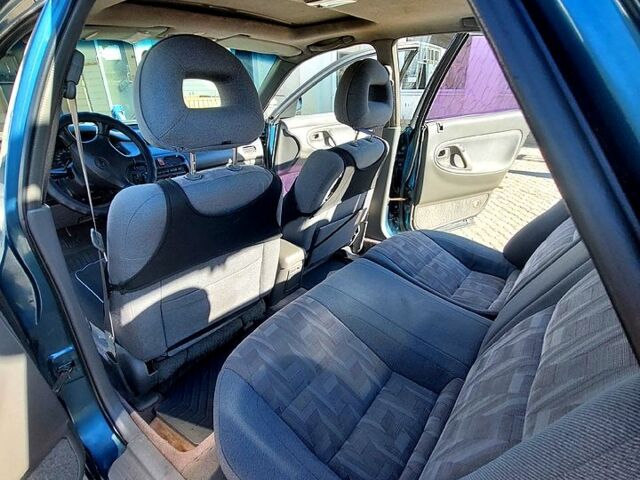 Зеленый Мазда 626, объемом двигателя 2 л и пробегом 250 тыс. км за 2300 $, фото 3 на Automoto.ua