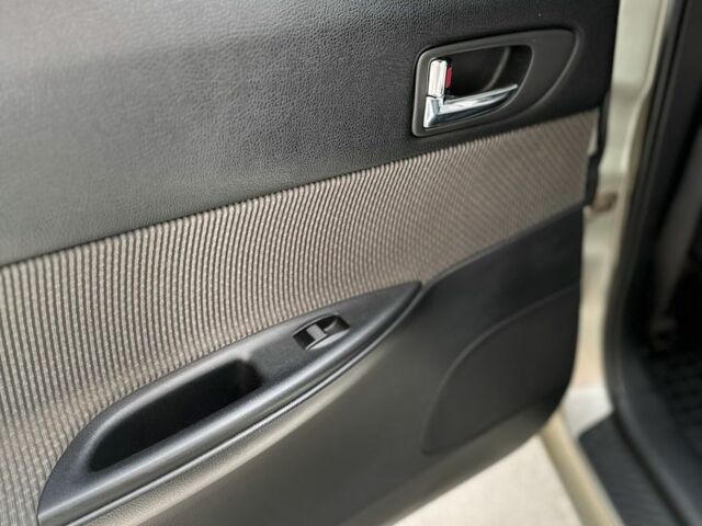 Жовтий Мазда 818 Комбі, об'ємом двигуна 2.3 л та пробігом 3 тис. км за 5500 $, фото 3 на Automoto.ua