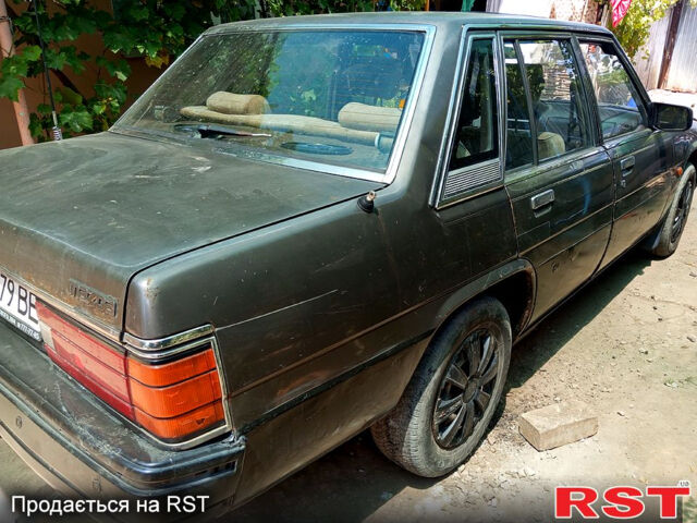 Серый Мазда 929, объемом двигателя 2 л и пробегом 300 тыс. км за 1250 $, фото 4 на Automoto.ua