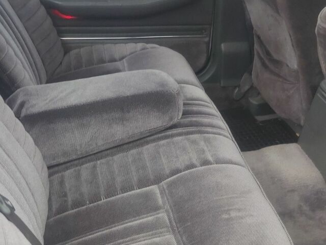 Серый Мазда 929, объемом двигателя 2.2 л и пробегом 340 тыс. км за 950 $, фото 7 на Automoto.ua