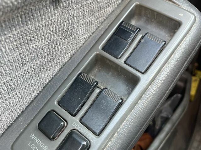 Серый Мазда 929, объемом двигателя 2.2 л и пробегом 283 тыс. км за 834 $, фото 9 на Automoto.ua